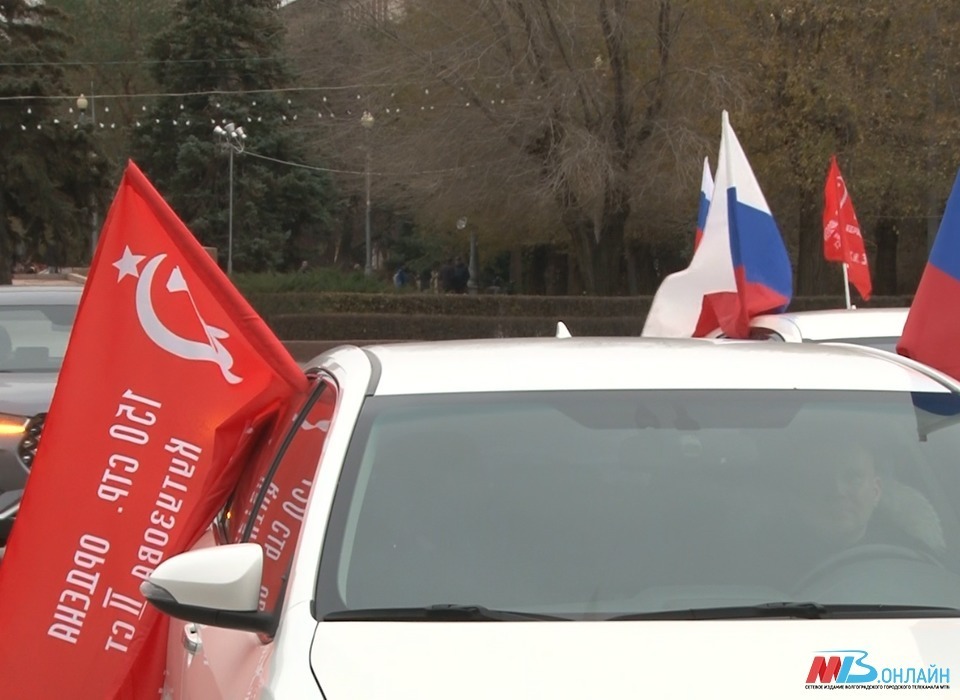 В честь Дня Победы в Волгограде прошел масштабный автопробег